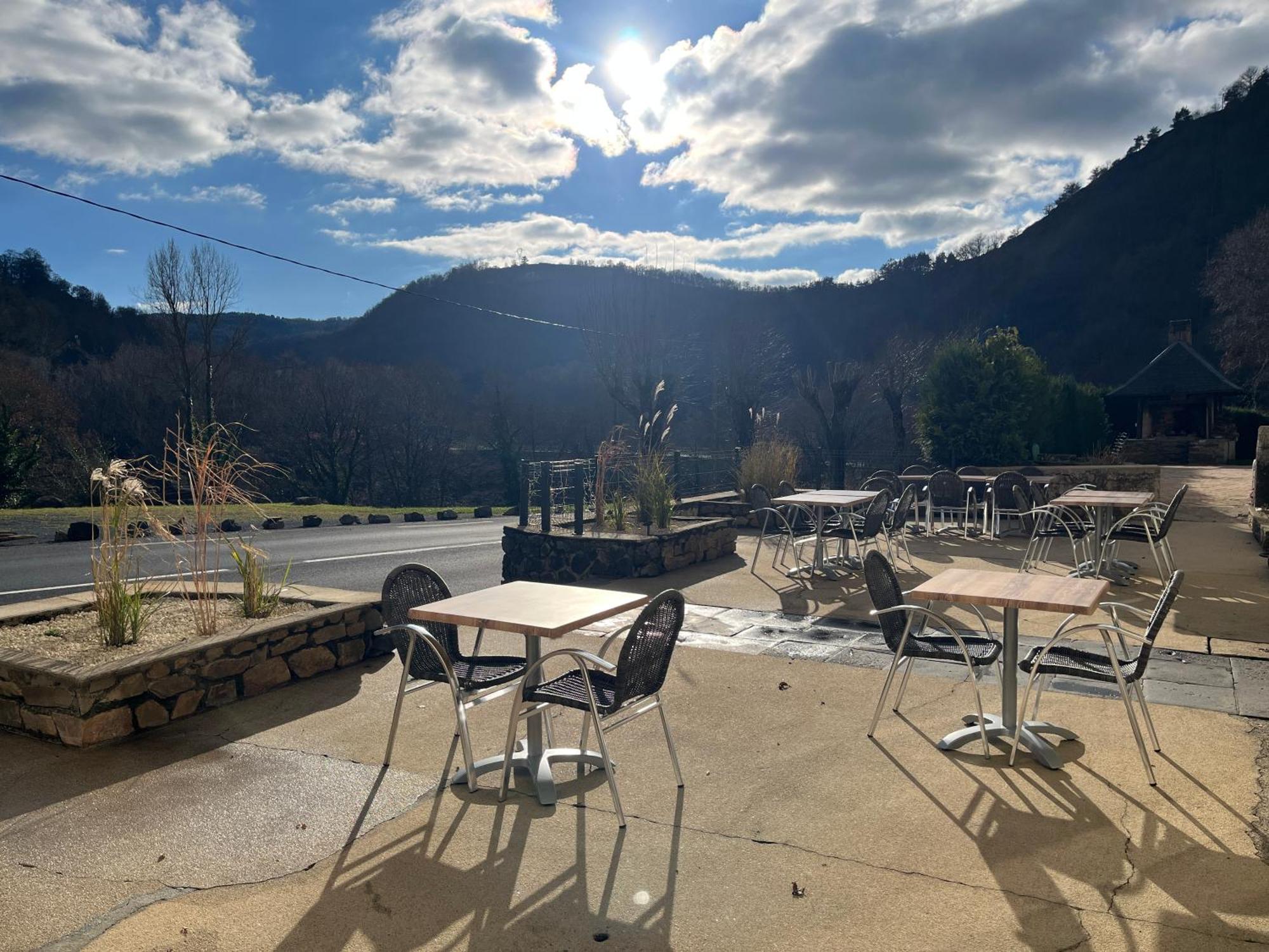 Gite-Auberge Du Pont De Lanau Neuveglise Экстерьер фото